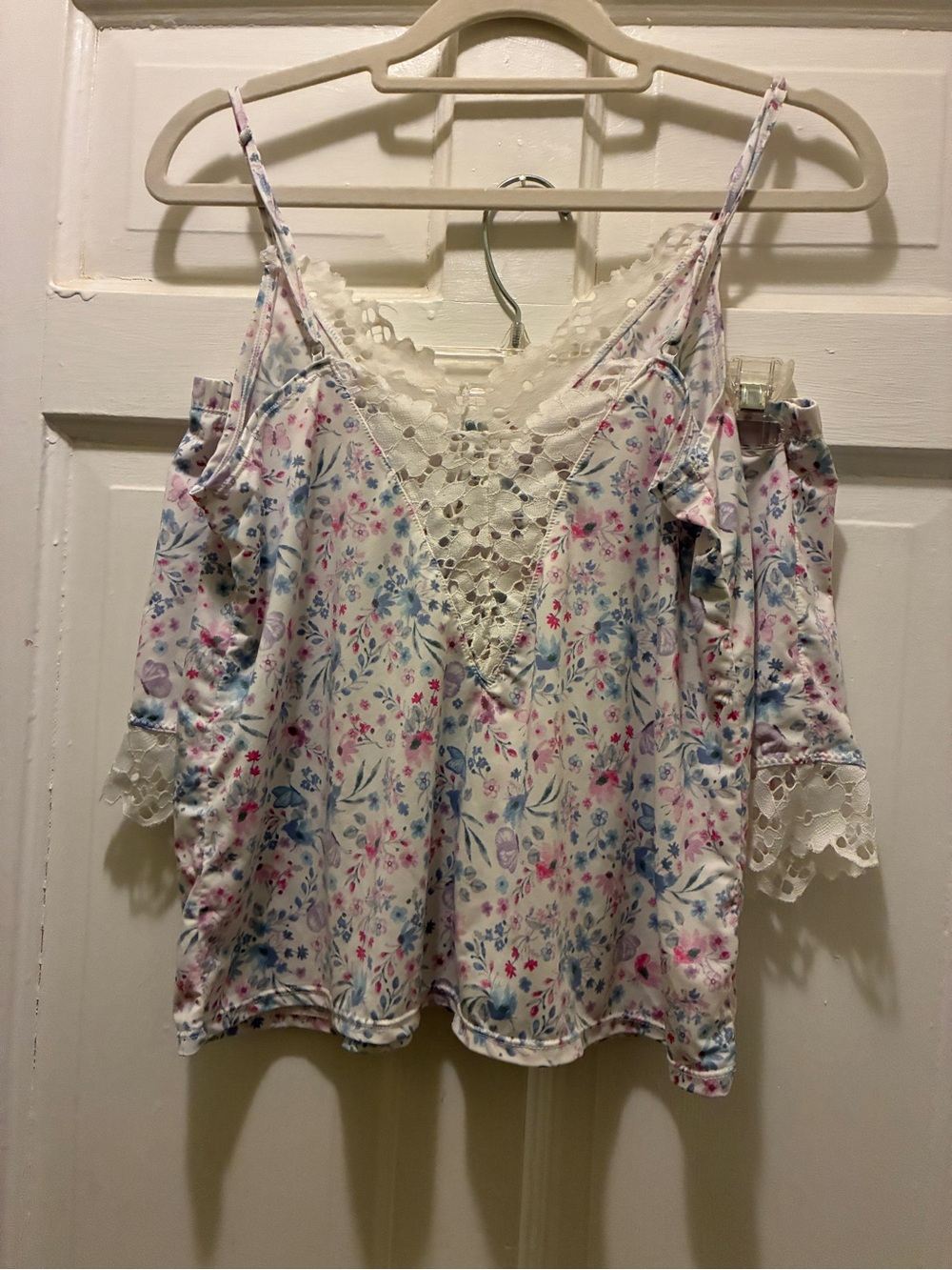 Jessica Simpson White Floral Lace-Trim Cold Shoulder Cami Set
